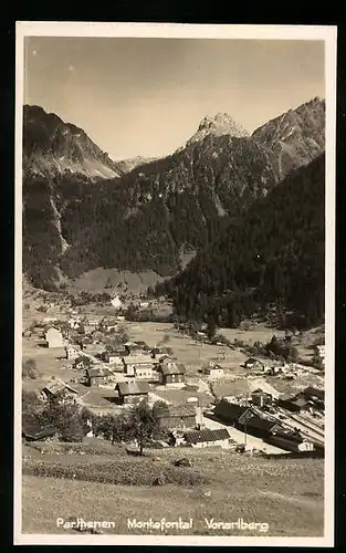 AK Parthenen i. Montafontal, Blick auf kleine Siedlung mit Berglanschaft