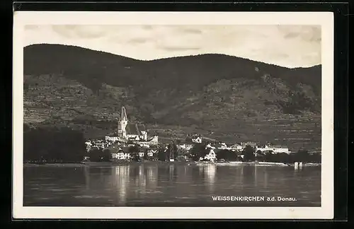 AK Weissenkirchen a. d. Donau, Blick vom Wasser auf den Ort und die Kirche