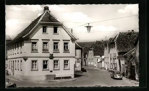 AK Mussbach a. d. Weinstrasse, Rathaus und Bahnhofstrasse