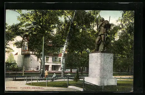 AK Berlin Spandau, das Pionier Denkmal