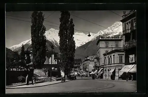 AK Meran, Passanten auf der Freiheitsstrasse