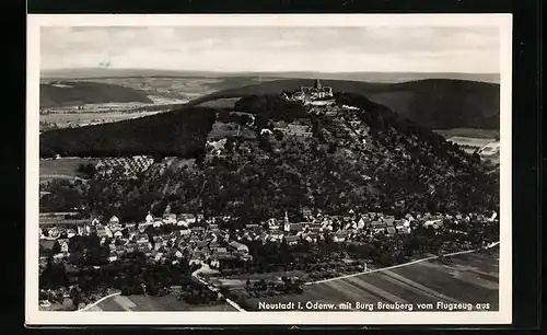 AK Neustadt / Odenwald, Gesamtansicht mit Burg Breuberg aus dem Flugzeug gesehen