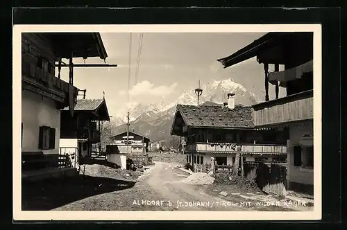 AK St. Johann-Almdorf, Ortspartie mit Blick auf den Wilden Kaiser