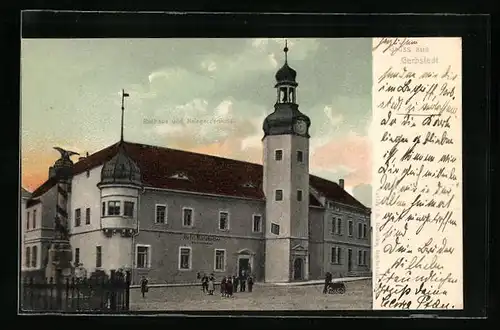 AK Gerbstedt, Rathaus und Kriegerdenkmal mit Hotel Ratskeller