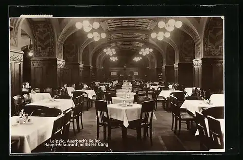 AK Leipzig, Gasthaus Auerbach`s Keller, Hauptrestaurant, Mittlerer Gang, Innenansicht