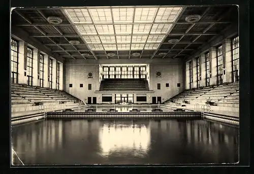 AK Rostock, Schwimmhalle Neptun, Halle mit Tribüne