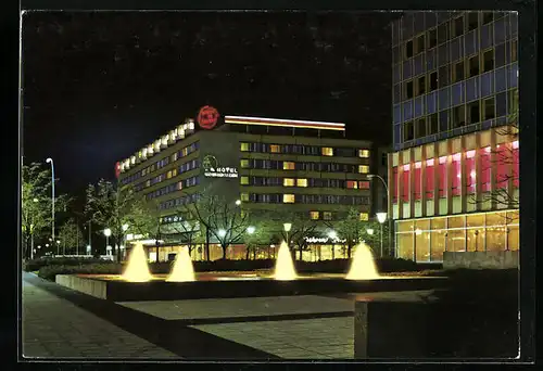 AK Berlin, Hotel Unter den Linden mit Fontänen bei Nacht