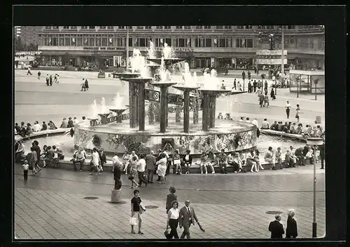 AK Berlin, Alexanderplatz mit Sparkasse der Stadt Berlin und Brunnen