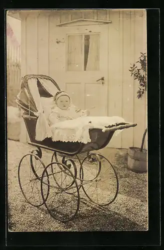 AK Kleinkind im Kinderwagen