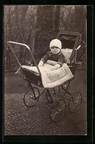 AK Kleinkind im Kinderwagen