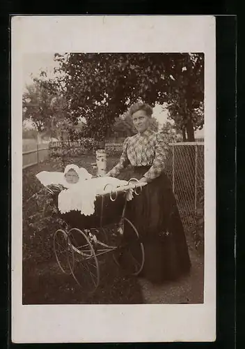 AK Mutter mit Kind im Kinderwagen