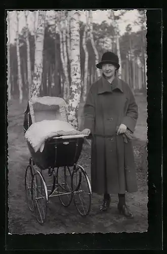 AK Mutter mit Baby im Kinderwagen