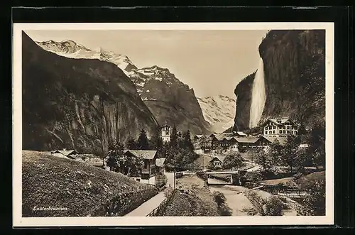 AK Lauterbrunnen, Ortsansicht mit Staubbach