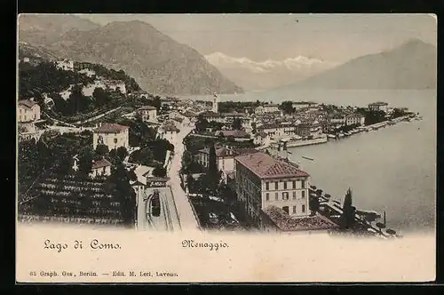 AK Menaggio /Lago di Como, Gesamtansicht aus der Vogelschau