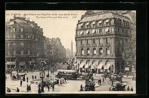 AK Paris, La Place de l`Opéra et la rue de la Paix, Strassenpartie mit Strassenbahn