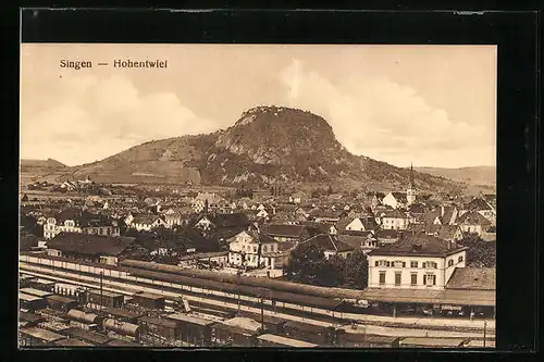 AK Singen, Totalansicht mit Blick auf Ruine Hohentwiel