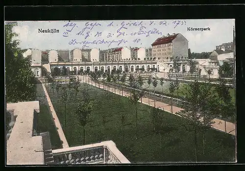 AK Berlin-Neukölln, Körnerpark mit Mietskasernen im Hintergrund
