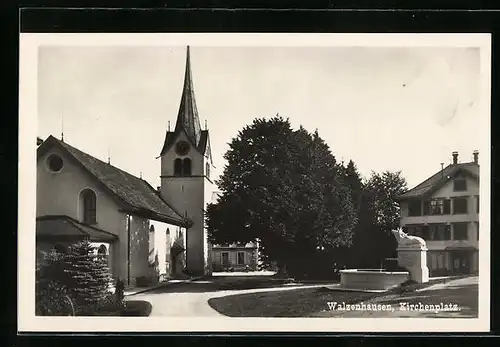 AK Walzenhausen, Kirchenplatz mit Grünanlagen