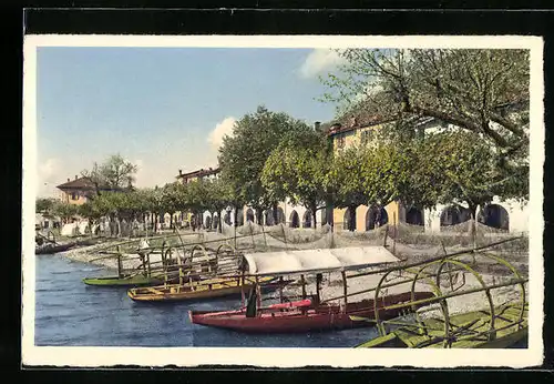 Künstler-AK Bissone, Kleine Boote am Seeufer
