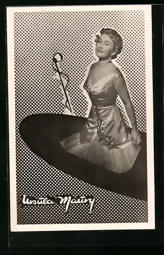 AK Musikerin Ursula Maury in schwarzweiss fotografiert