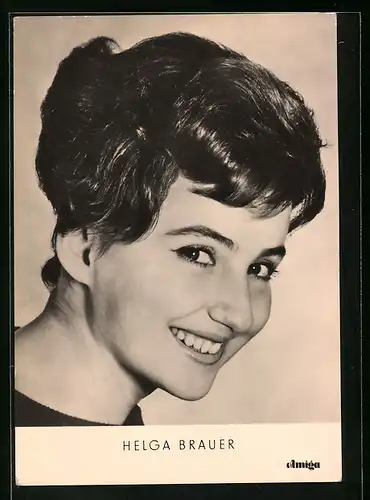 AK Musikerin Helga Brauer von der Seite