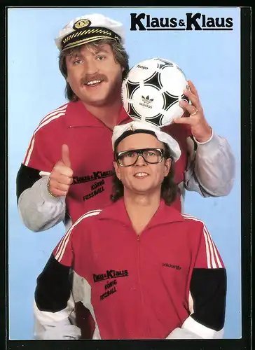 AK Musiker Klaus&Klaus im roten Adidas-Anzug