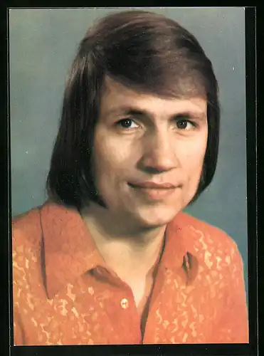 AK Musiker Andreas Holm im Hemd mit leichtem Lächeln