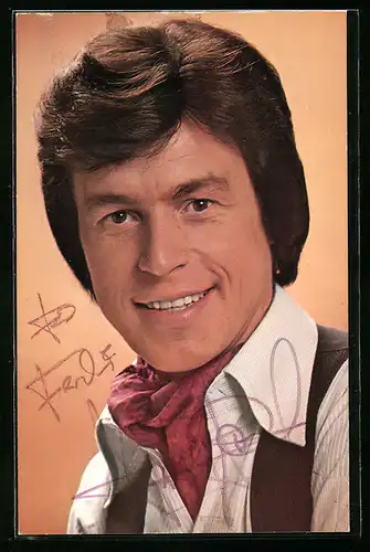 AK Musiker Freddy Breck mit rotem Tuch um den Hals