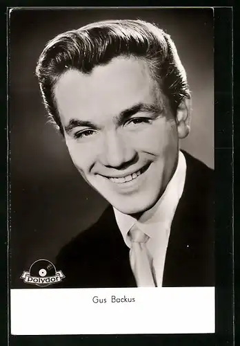 AK Musiker Gus Backus mit charismatischem Lächeln