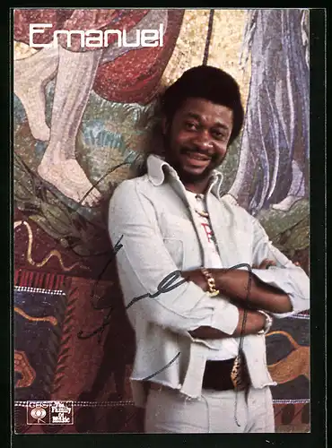 AK Musiker Emanuel in einer Jeansjacke mit verschränkten Armen