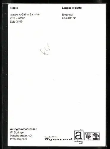 AK Musiker Emanuel in einer Jeansjacke mit verschränkten Armen