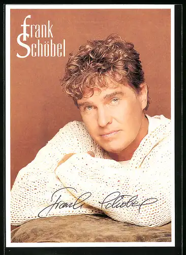 AK Musiker Frank Schöbel mit verschränkten Armen