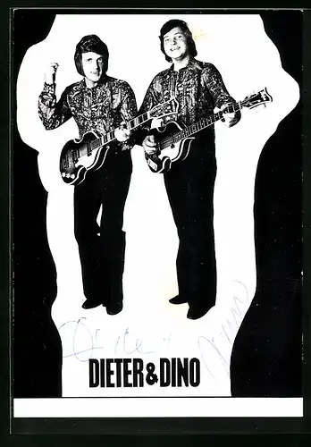 AK Musiker Dieter & Dino in schwarzweiss fotografiert mit E-Gitarre