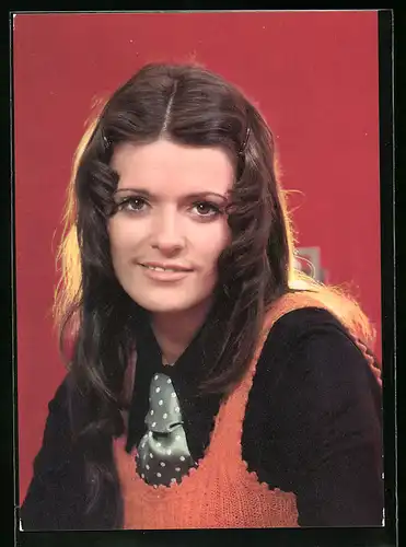 AK Musikerin Aurora Lacasa mit freundlichem Blick in die Kamera