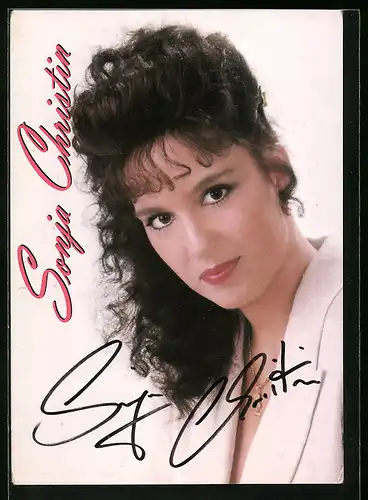 AK Musikerin Sonja Christin mit einem leichten Lächeln