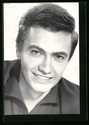 AK Musiker Rex Gildo mit sympathischem Lächeln