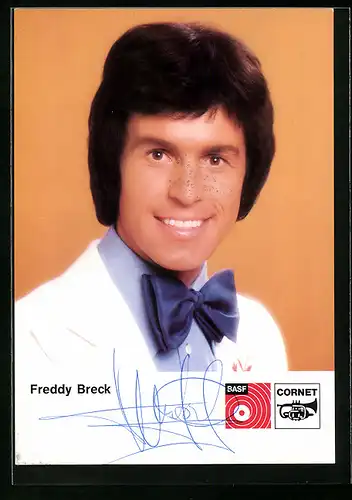 AK Musiker Freddy Beck mit blauer Fliege um den Hals