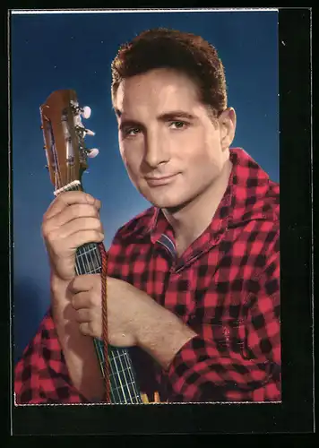 AK Musiker Freddy Quinn im rot-karierten Hemd mit Gitarre