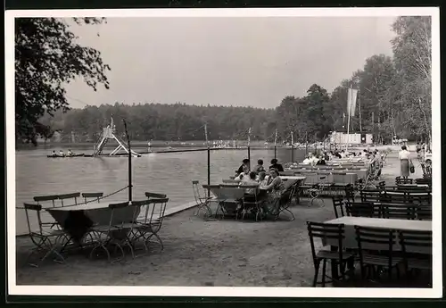 Fotografie Brück & Sohn Meissen, Ansicht Schmannewitz, Partie im Waldbad am Restaurant mit Wasserrutsche