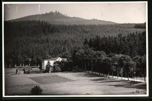 Fotografie Brück & Sohn Meissen, Ansicht Eibenstock, Blick auf das Gasthaus Waldschänke und zum Auersberg