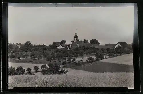 Fotografie Brück & Sohn Meissen, Ansicht Gröbern b, Meissen, Blick auf den Ort mit der Kirche