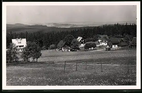 Fotografie Brück & Sohn Meissen, Ansicht Oberbärenburg i. Erzg., Ortspartie mit Pension und Wohnhaus