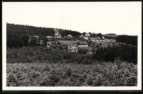 Fotografie Brück & Sohn Meissen, Ansicht Oberbärenburg i. Erzg., Blick auf den Ort mit Pensionen und Wohnhäusern