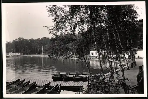 Fotografie Brück & Sohn Meissen, Ansicht Schmannewitz, Blick in das Waldbad am Bootsanleger