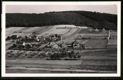 Fotografie Brück & Sohn Meissen, Ansicht Diesbar-Nieschütz, Blick auf den Ort mit Wohnhäusern