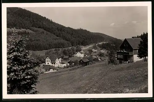 Fotografie Brück & Sohn Meissen, Ansicht Wildenthal i. Erzg., Ortsansicht mit dem Hotel zur Post