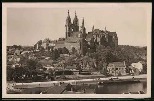Fotografie Brück & Sohn Meissen, Ansicht Meissen i. Sa., Frachtkahn an der Elbe, Blick auf die Stadt und Albrechtsburg