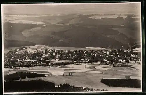 Fotografie Brück & Sohn Meissen, Ansicht Eibenstock, Blick auf den Ort vom Auersberg aus gesehen