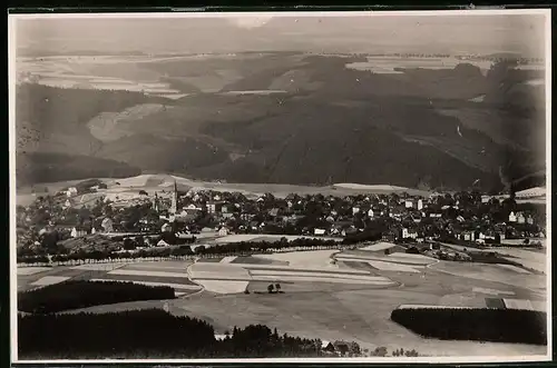 Fotografie Brück & Sohn Meissen, Ansicht Eibenstock im Erzg., Ortsansicht vom Auersberg aus gesehen