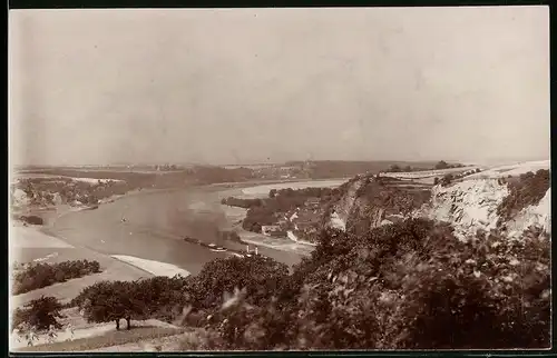 Fotografie Brück & Sohn Meissen, Ansicht Diesbar-Seusslitz, Elbschlepper am Elbebogen, Blick vom Bösen Bruder